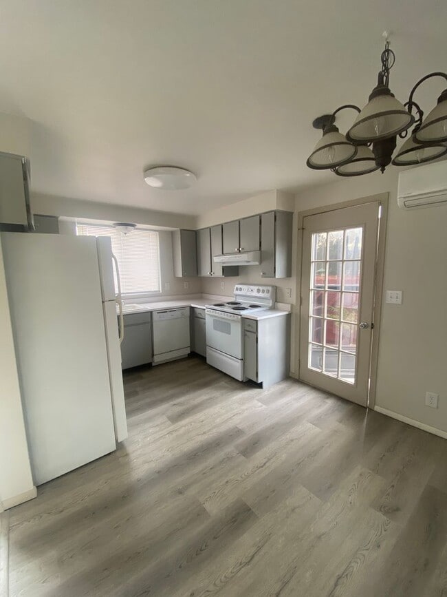 Building Photo - Beautifully Remodeled 3-Bedroom Home with Fenced Yard & Covered Parking