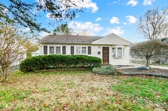 Building Photo - Home Available in White Oak!