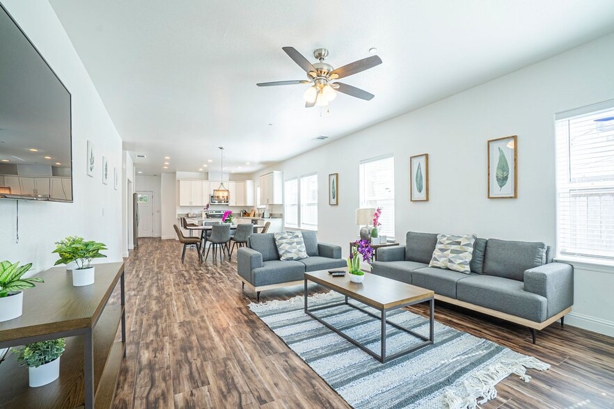 Building Photo - 324 Wisconsin Ave