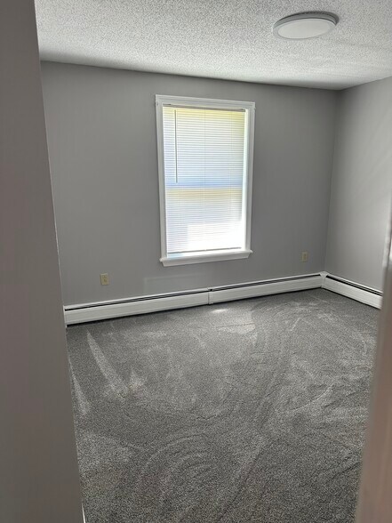 Building Photo - 142 Eden Ave