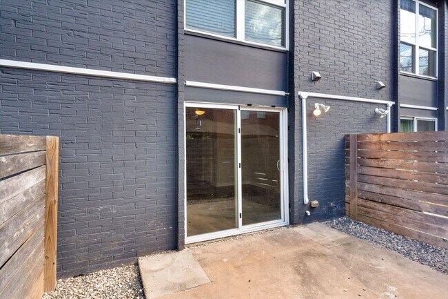 Building Photo - 3810 Southway Dr