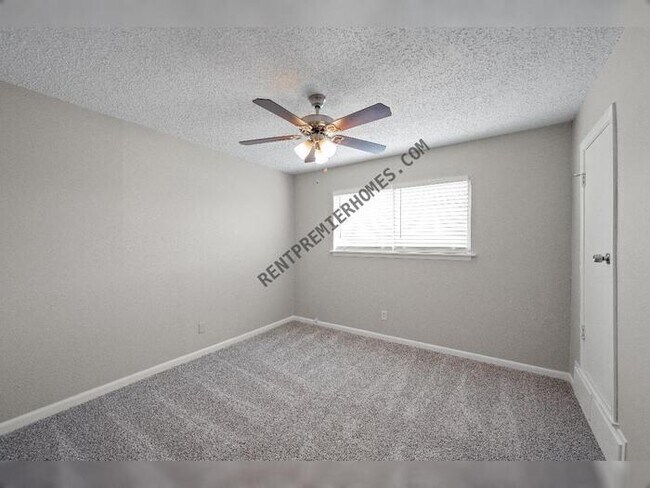 Building Photo - 5413 Odessa Ave