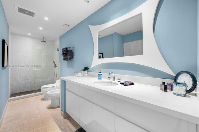 Building Photo - 848 Brickell Key Dr