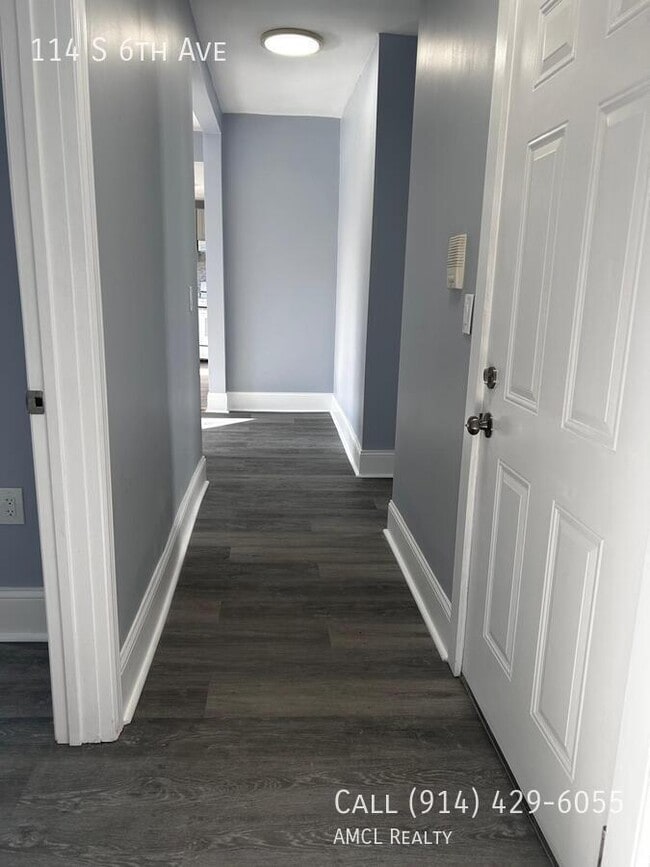 Building Photo - 114 S 6th Ave