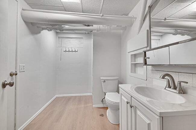 Building Photo - $3,500- Location! 2 Bed 2.5 Bath 2 Non-Con...