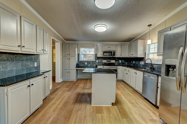 Building Photo - 2210 Stony Point Rd