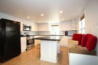 Building Photo - 3316 Upperline St