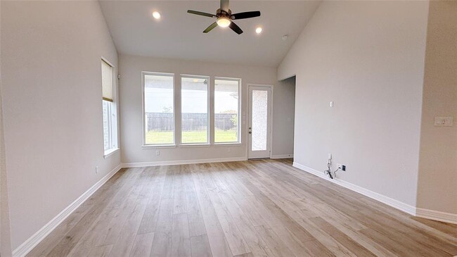 Building Photo - 28922 Hauter Wy