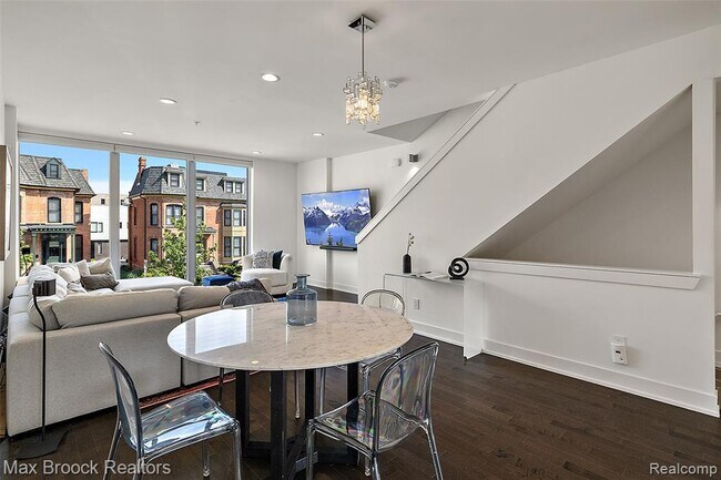 Building Photo - 284 Alfred St