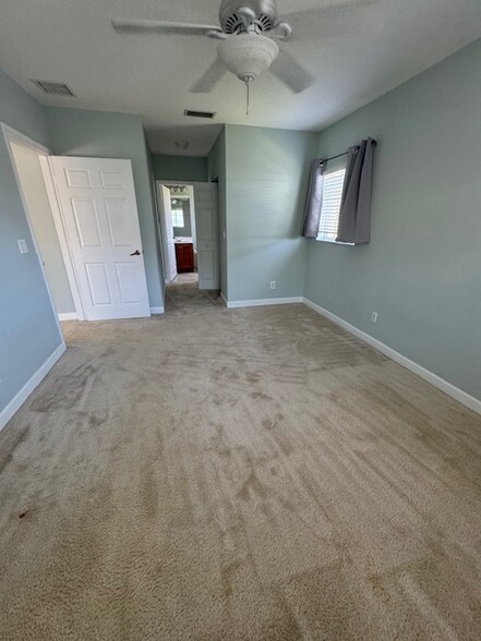 Building Photo - 524 7th Square SW