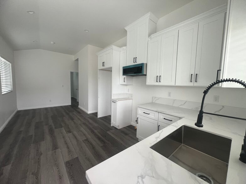 Laundry - 504 E Newmark Ave