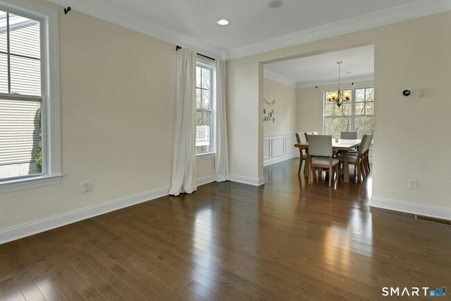 Building Photo - 310 Nutmeg Ln