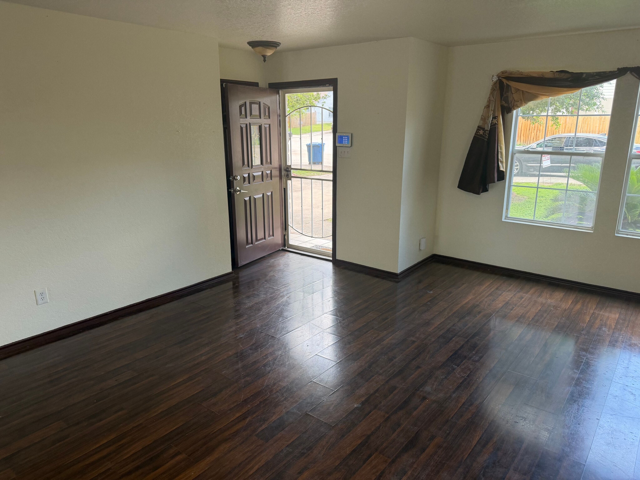 Building Photo - Room in House on Magnolia Grove