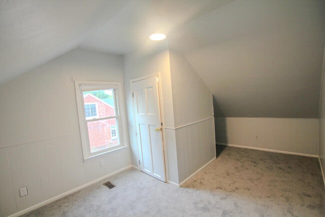 Building Photo - 5017 N Bay Ridge Ave