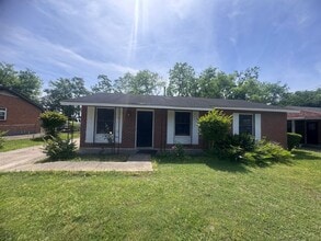 Building Photo - Newly Renovated Southlawn Home