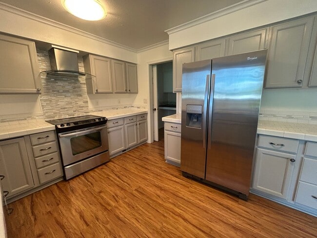 Building Photo - ~5 bedroom in a Picturesque Country Setting~