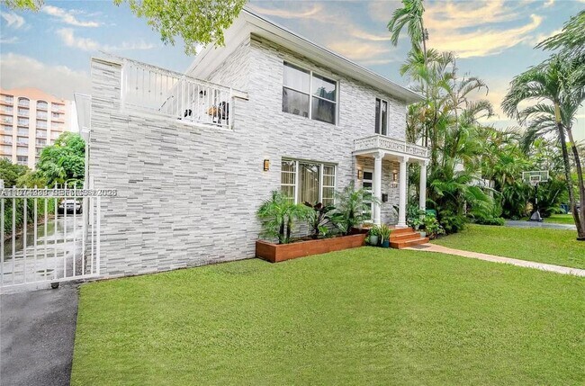 Building Photo - 320 SW 29th Rd