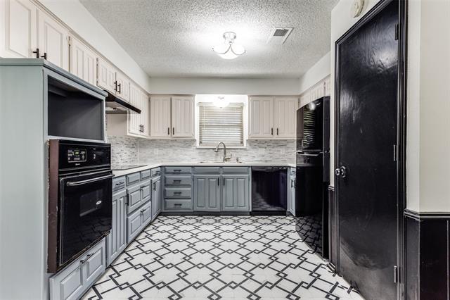 Building Photo - 904 Pebblebrook Dr