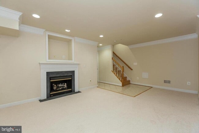 Building Photo - 8857 Ashgrove House Ln
