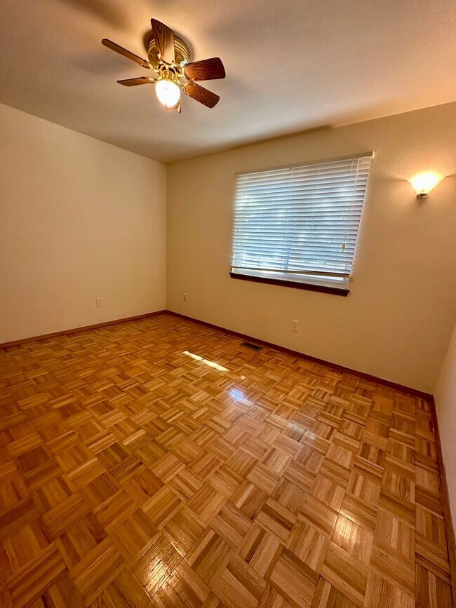 Building Photo - BEAUTIFULLY UPDATED 3BD HOME NEAR FORT CARSON