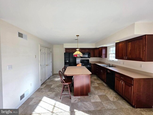 Building Photo - 127 S Main St