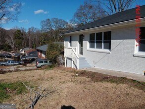 Building Photo - 2724 Larkspur Dr SE