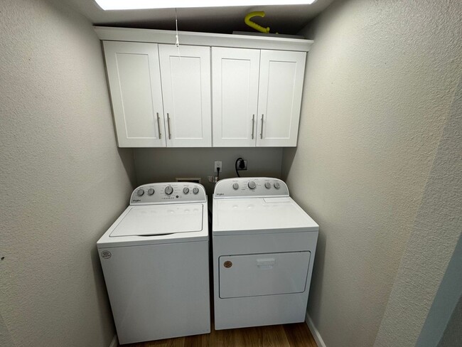 Building Photo - 1040 S Grand