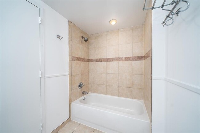 Building Photo - 759 2nd St