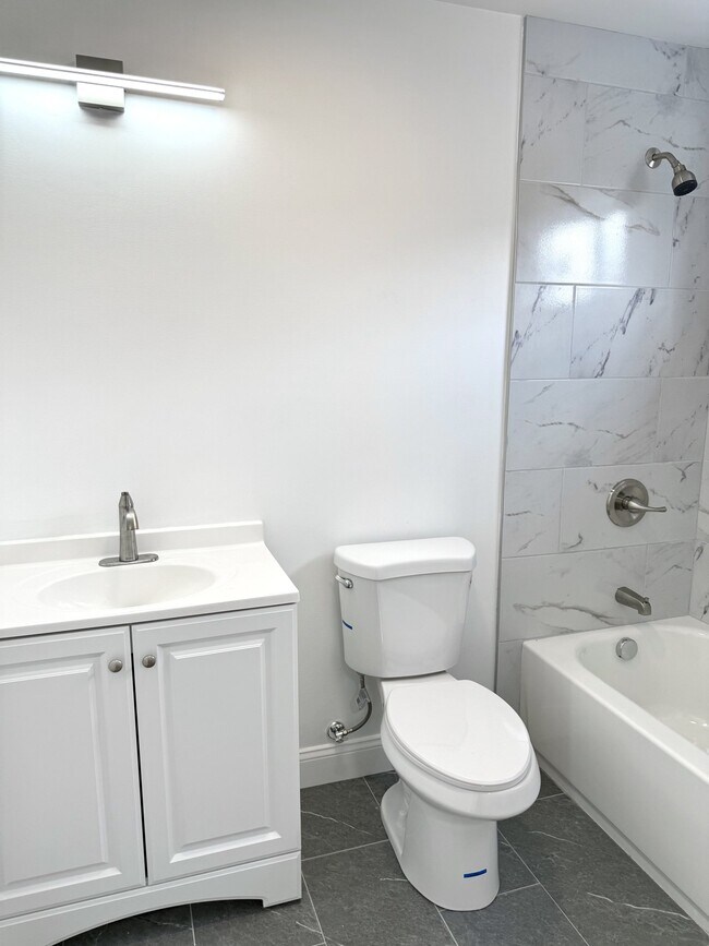 Building Photo - 47 Rill St