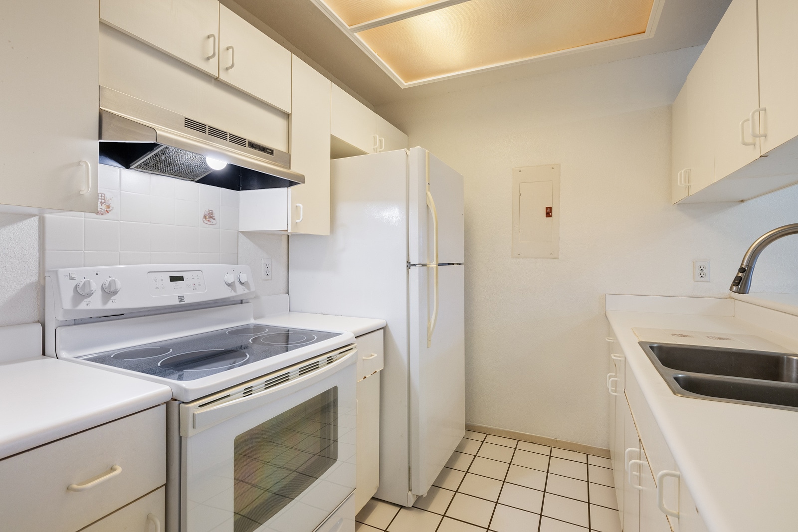 Building Photo - 393 Mananai Pl