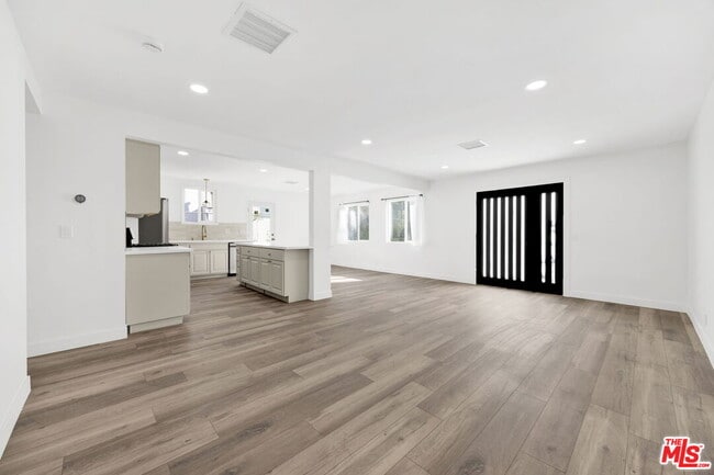 Building Photo - 1213 Thompson Ave