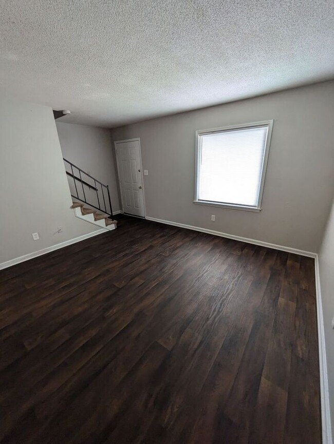 Building Photo - 2BD/1.5BA Unit in Hickory