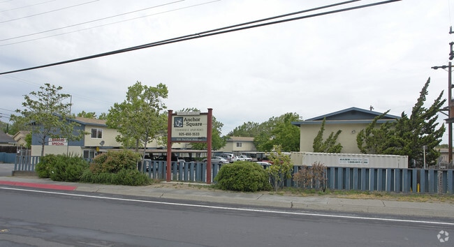 Building Photo - Anchor Square