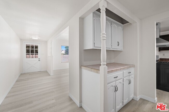 Building Photo - 20464 Elkwood St