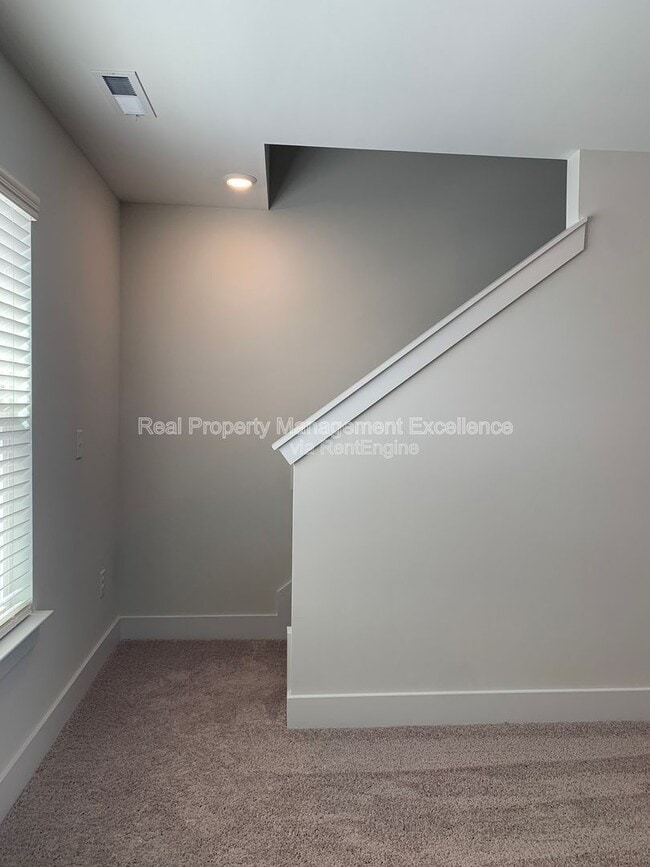 Building Photo - 150 Steppe Wy