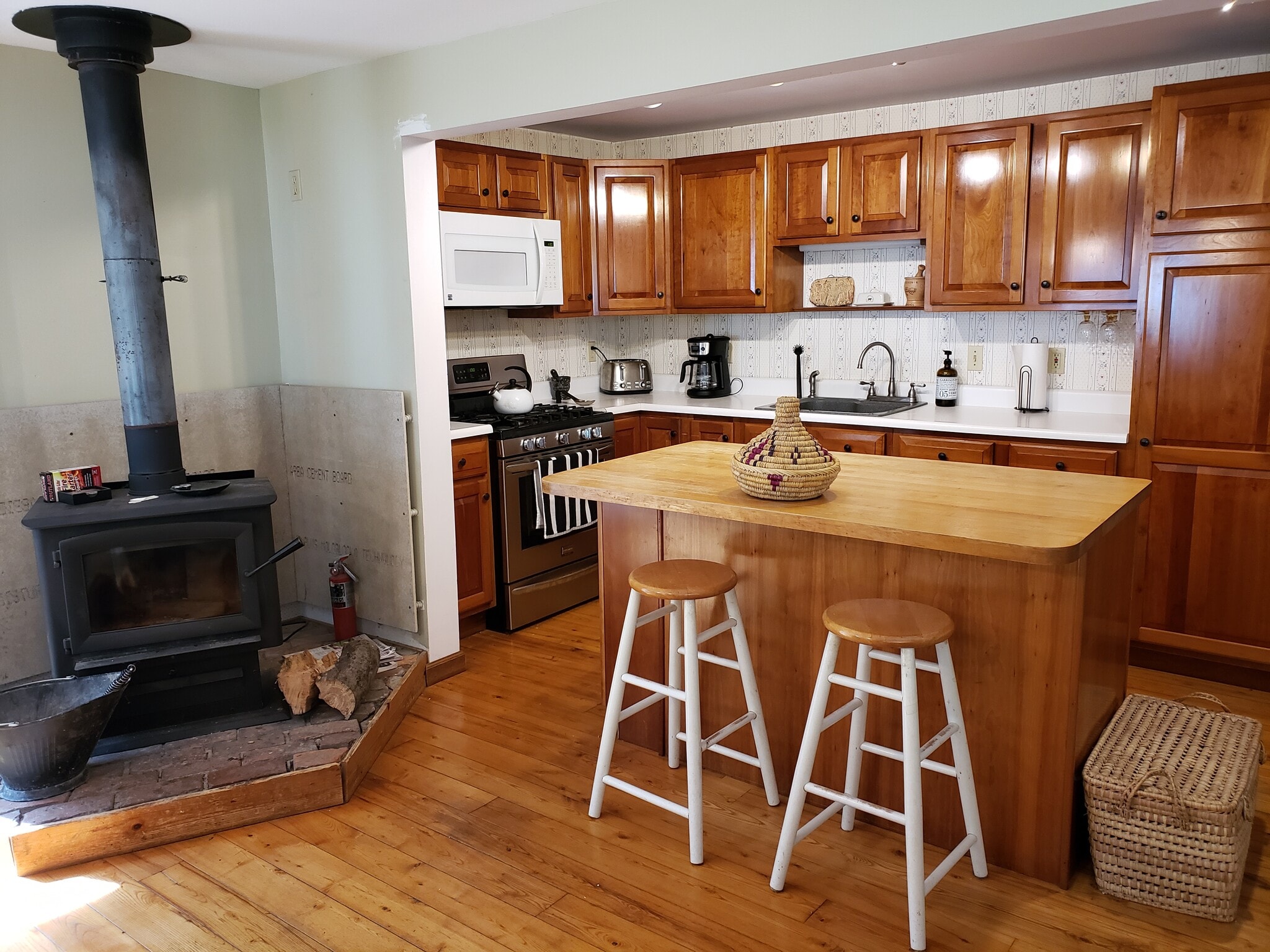 Building Photo - 363 Lakeview Dr