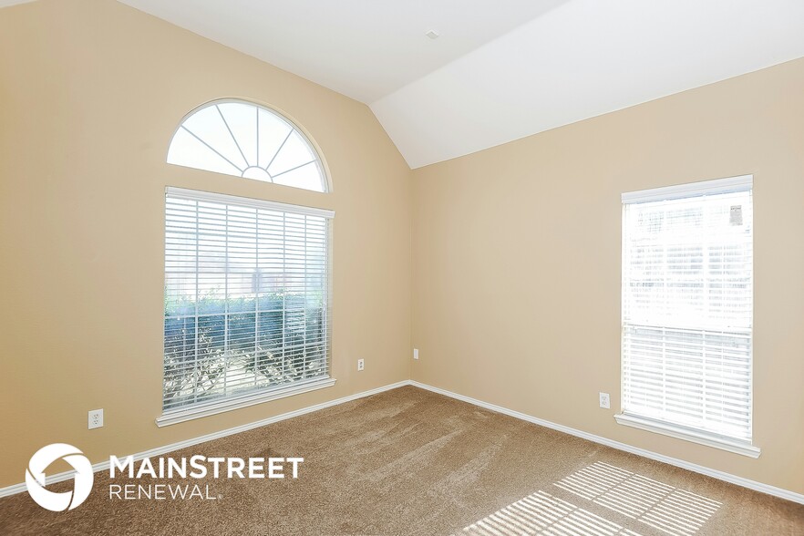 Building Photo - 7504 Quail Springs Dr
