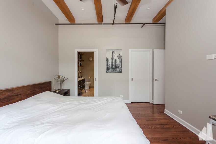 Building Photo - 1750 N Wolcott Ave