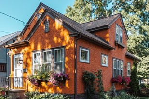 Casa Naranja- means orange house in Spanish - 920 6th Ave SE