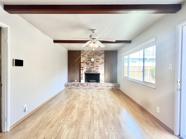 Building Photo - 6610 Canterbury Ct