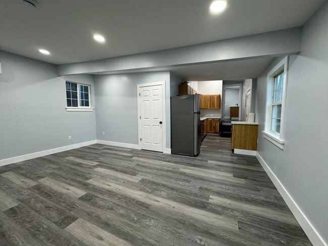 Building Photo - 611 Tangent St