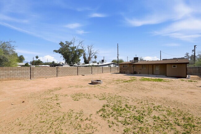 Building Photo - 5113 E Bellevue St