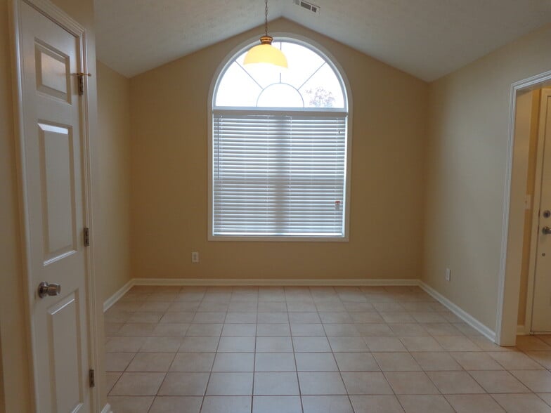 Building Photo - 7102 Independence Dr