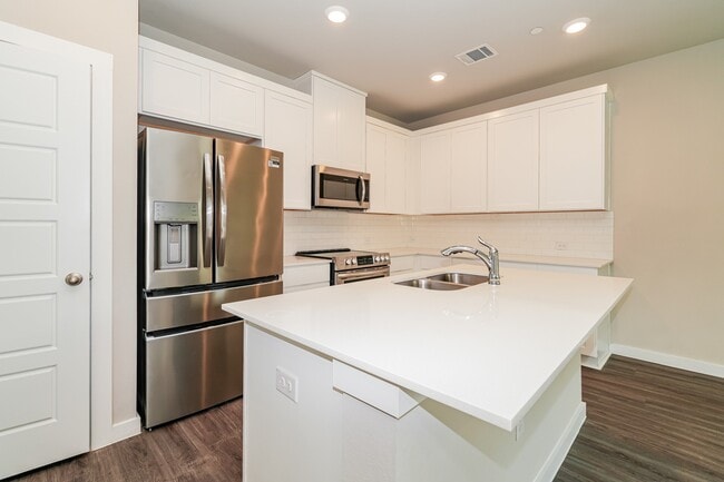 Building Photo - 18330 W Centro Cir