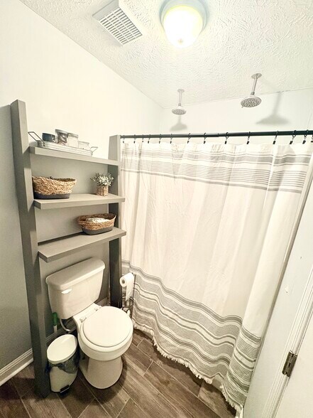 Building Photo - 372 Woodberry Cir