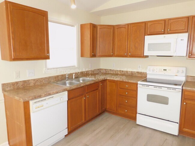 Building Photo - 1856 Oakhurst Park Ln