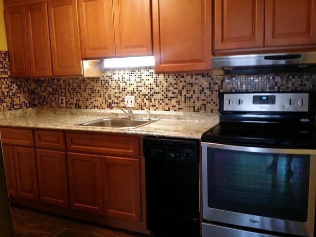 Building Photo - 12 Commonwealth Ct