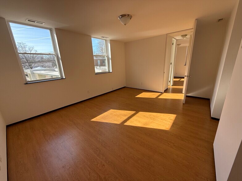 Living room - 528 Wade Ave