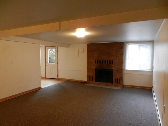 Building Photo - 217 18th Ave