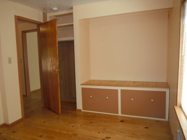 Building Photo - 1941 28th Pl